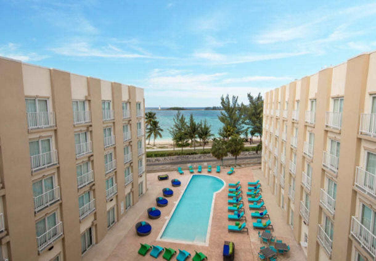 Courtyard By Marriott Nassau Downtown/Junkanoo Beach Exteriör bild