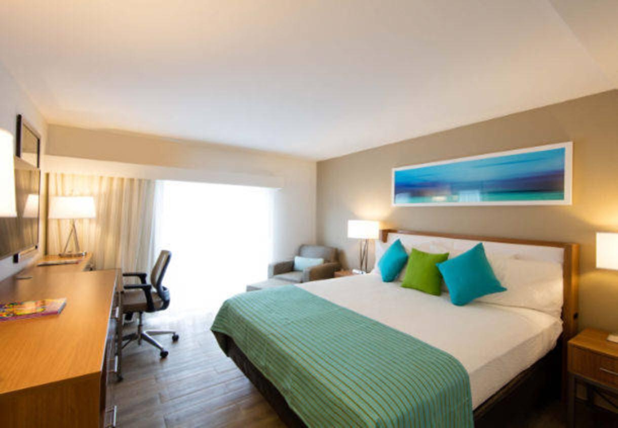 Courtyard By Marriott Nassau Downtown/Junkanoo Beach Exteriör bild