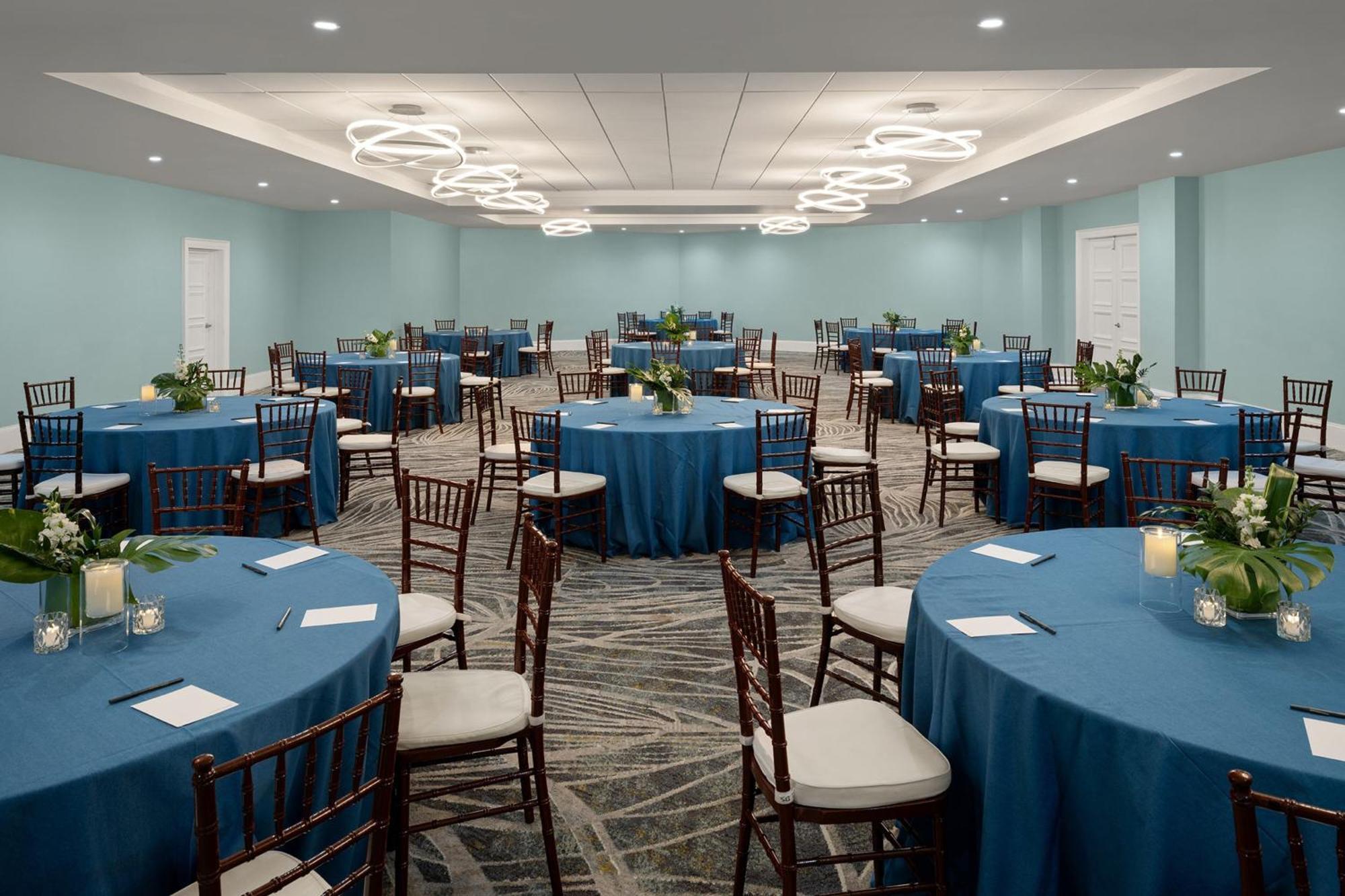Courtyard By Marriott Nassau Downtown/Junkanoo Beach Exteriör bild