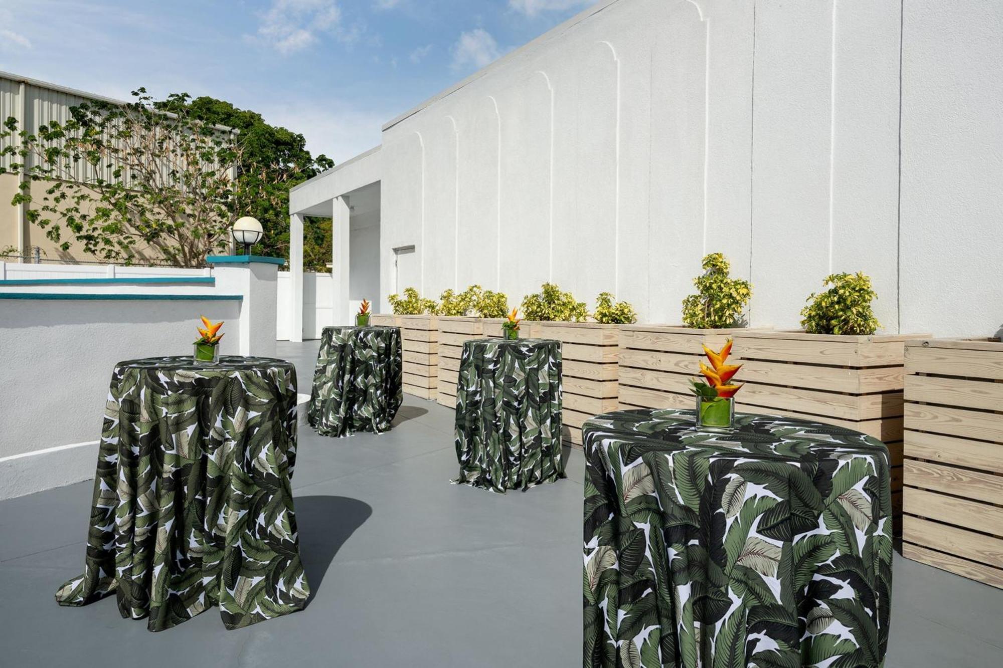Courtyard By Marriott Nassau Downtown/Junkanoo Beach Exteriör bild