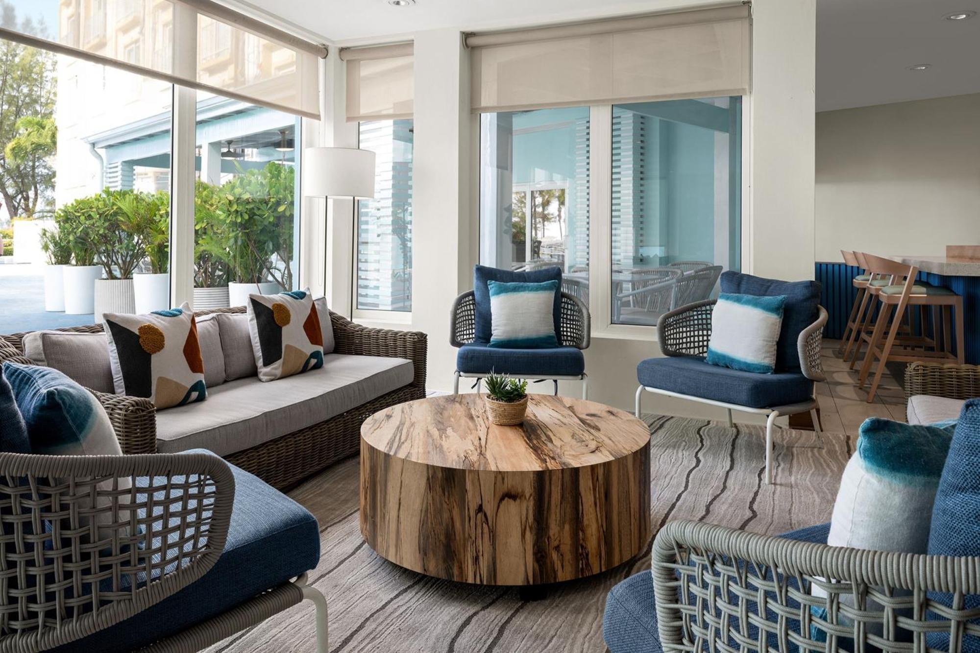 Courtyard By Marriott Nassau Downtown/Junkanoo Beach Exteriör bild
