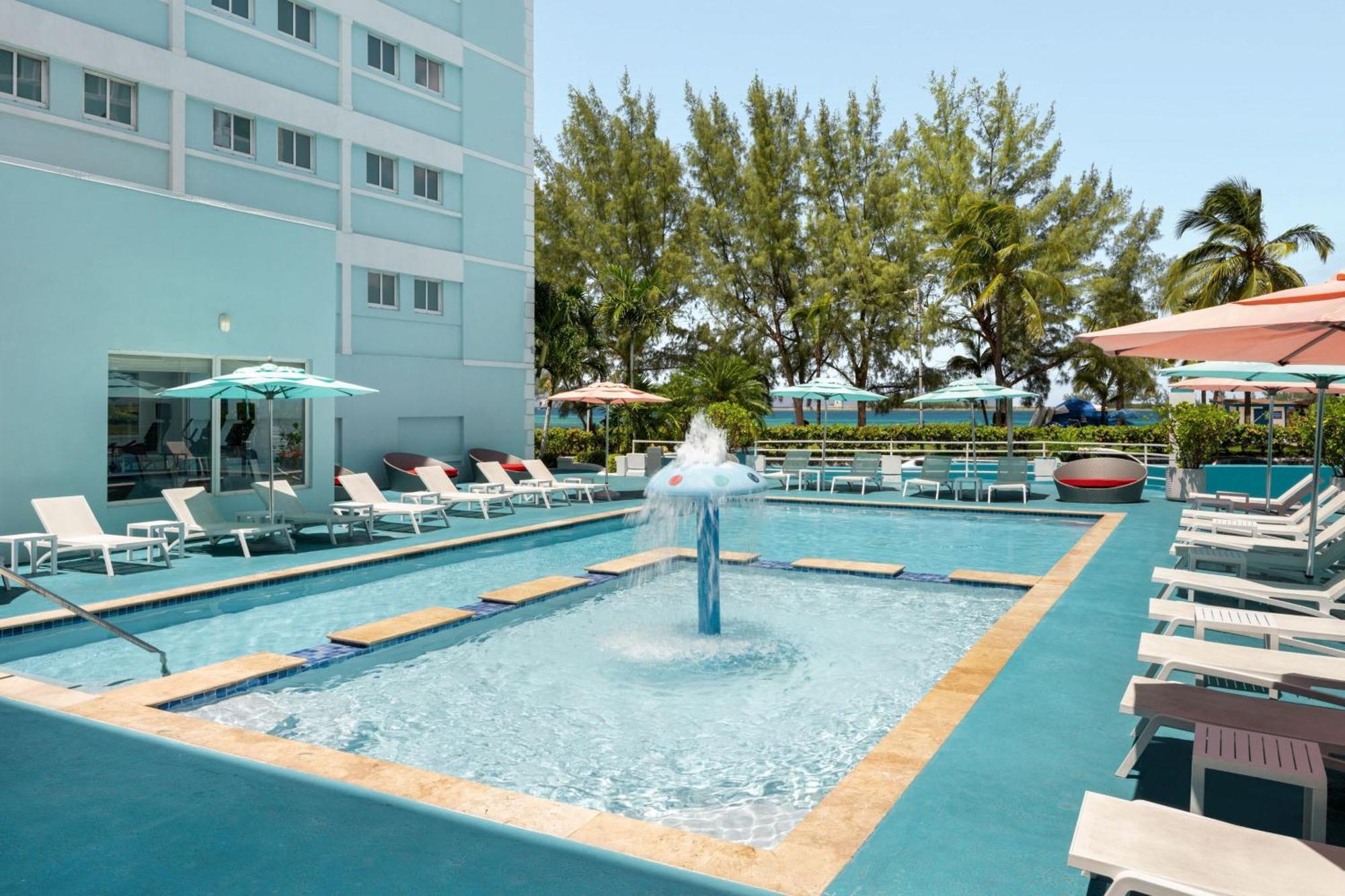 Courtyard By Marriott Nassau Downtown/Junkanoo Beach Exteriör bild